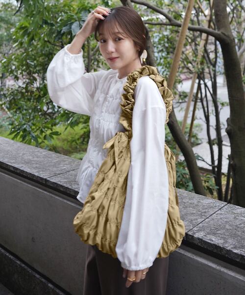 KOBE LETTUCE（コウベレタス）の「[ yuiさんコラボ ] シャーリングバッグ（トートバッグ・レディース・アイボリー/ベージュ/グリーン/ブラック・F）」の3枚目の写真