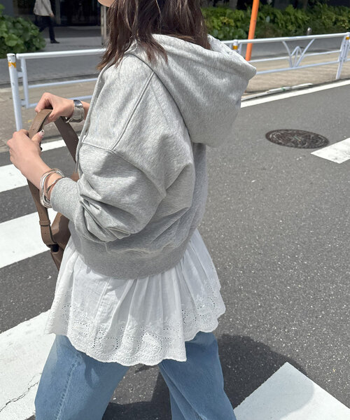 DISCOAT（ディスコート）の「刺繍ロゴショート丈ジップパーカー（パーカー・レディース・ネイビー/ライトグレー/アイボリー・FREE）」の7枚目の写真