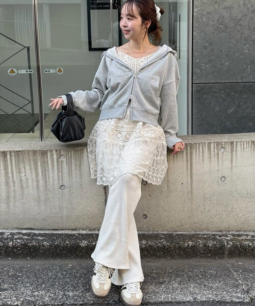 DISCOAT（ディスコート）の「刺繍ロゴショート丈ジップパーカー（パーカー・レディース・ネイビー/ライトグレー/アイボリー・FREE）」の22枚目の写真