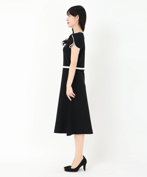 UNIVERVAL MUSE（ユニバーバル ミューズ）の「ペタルスリーブニットワンピース（ワンピース・レディース・ブラック×ホワイト/ホワイト×ブラック・2）」の10枚目の写真