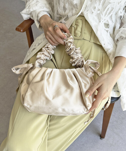 Thevon（ゼボン）の「タックサテンバッグ（トートバッグ・レディース・アイボリー/ブラウン/イエロー・FREE）」の16枚目の写真