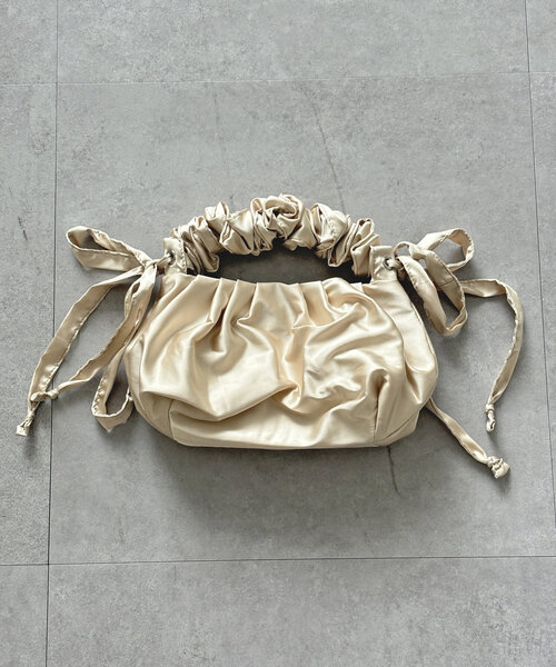 Thevon（ゼボン）の「タックサテンバッグ（トートバッグ・レディース・アイボリー/ブラウン/イエロー・FREE）」の15枚目の写真