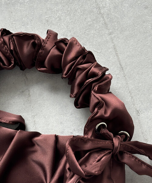 Thevon（ゼボン）の「タックサテンバッグ（トートバッグ・レディース・アイボリー/ブラウン/イエロー・FREE）」の7枚目の写真