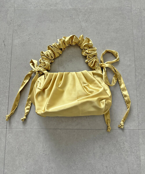 Thevon（ゼボン）の「タックサテンバッグ（トートバッグ・レディース・アイボリー/ブラウン/イエロー・FREE）」の6枚目の写真