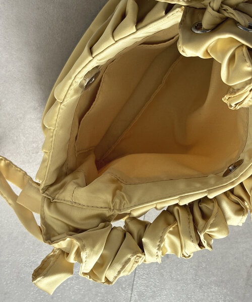 Thevon（ゼボン）の「タックサテンバッグ（トートバッグ・レディース・アイボリー/ブラウン/イエロー・FREE）」の5枚目の写真