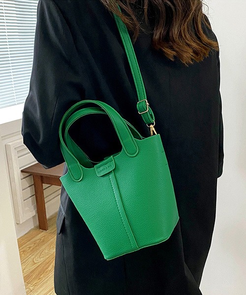 NANEA（ナネア）の「ポーチ付きバケツ型合成皮革ショルダー/ハンドバッグ（ショルダーバッグ・レディース・ブラック/グリーン/ライム/ピンク/ホワイト・フリー）」の5枚目の写真