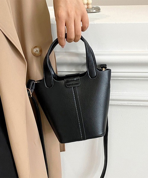 NANEA（ナネア）の「ポーチ付きバケツ型合成皮革ショルダー/ハンドバッグ（ショルダーバッグ・レディース・ブラック/グリーン/ライム/ピンク/ホワイト・フリー）」の3枚目の写真