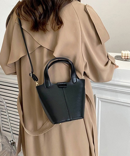 NANEA（ナネア）の「ポーチ付きバケツ型合成皮革ショルダー/ハンドバッグ（ショルダーバッグ・レディース・ブラック/グリーン/ライム/ピンク/ホワイト・フリー）」の10枚目の写真