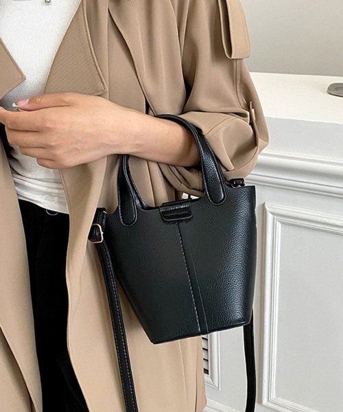 NANEA（ナネア）の「ポーチ付きバケツ型合成皮革ショルダー/ハンドバッグ（ショルダーバッグ・レディース・ブラック/グリーン/ライム/ピンク/ホワイト・フリー）」の8枚目の写真