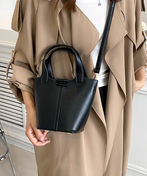 NANEA（ナネア）の「ポーチ付きバケツ型合成皮革ショルダー/ハンドバッグ（ショルダーバッグ・レディース・ブラック/グリーン/ライム/ピンク/ホワイト・フリー）」の9枚目の写真