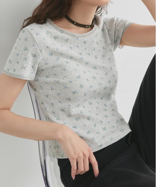 ad thie(アドティエ)の「小花柄 針抜き コンパクトトップス(Tシャツ/カットソー・レディース・オートミール/ネイビー/オフホワイト・FREE)」の2枚目の写真
