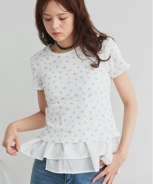 ad thie(アドティエ)の「小花柄 針抜き コンパクトトップス(Tシャツ/カットソー・レディース・オートミール/ネイビー/オフホワイト・FREE)」の1枚目の写真