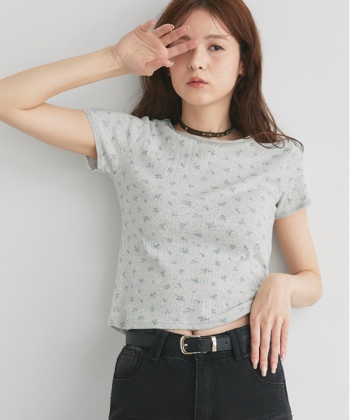 ad thie(アドティエ)の「小花柄 針抜き コンパクトトップス(Tシャツ/カットソー・レディース・オートミール/ネイビー/オフホワイト・FREE)」の14枚目の写真