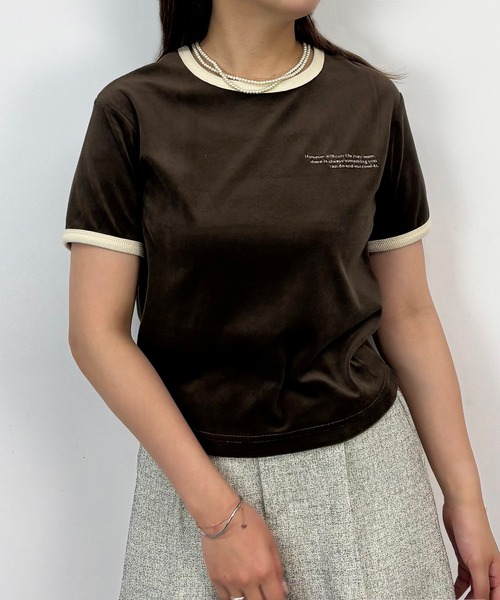 NICOLE CLUB（ニコル　クラブ）の「ベロア刺繍Tシャツ（Tシャツ/カットソー・レディース・ベージュ/オフホワイト/ブラウン・FREE）」の3枚目の写真