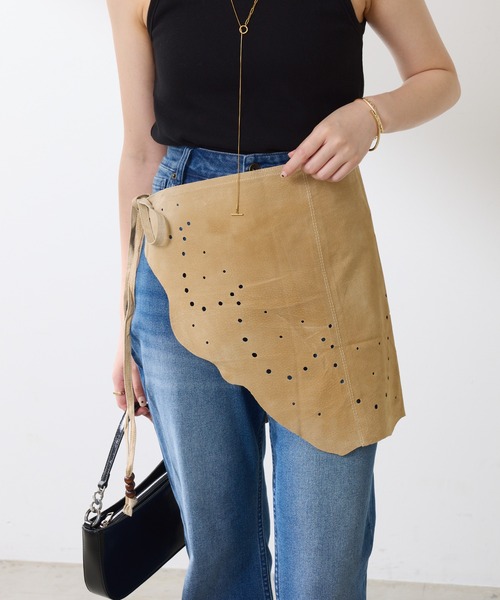 COLLAGE GALLARDAGALANTE（コラージュガリャルダガランテ）の「Q.anos/パンチングレザー（ベルト・レディース・ベージュ・FREE）」の3枚目の写真