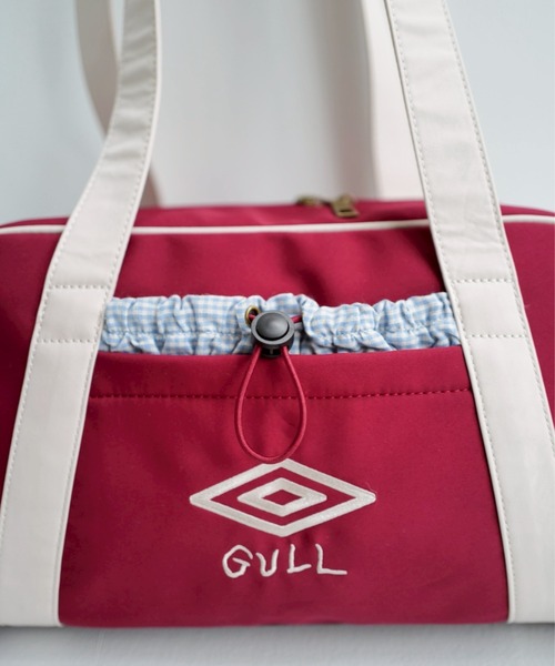 common gull products.(コモンガルプロダクツ)の「umbro×common gull products.かまぼこバッグ(ボストンバッグ・レディース・レッド系/ネイビー系・フリー)」の7枚目の写真