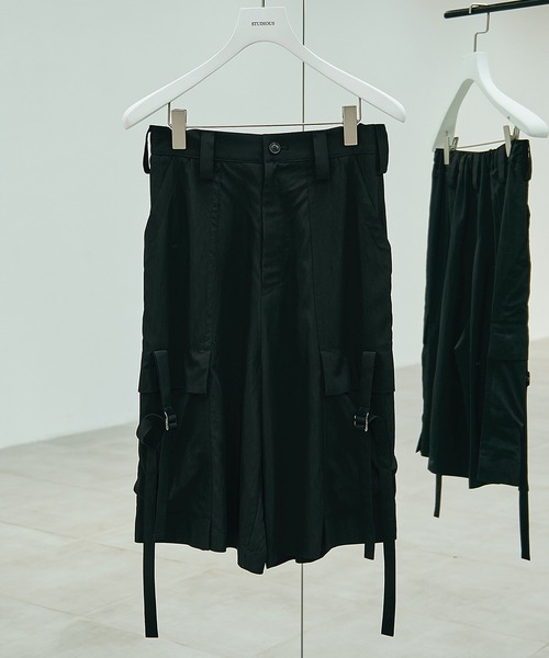 UJOH（ウジョー）の「別注 Bush Pocket Cargo Shorts（その他パンツ・メンズ・ブラック/ベージュ・4/5）」の2枚目の写真