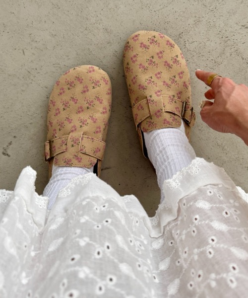 SOLLON.（ソルロン）の「小花柄クロッグシューズ（スリッポン・レディース・アイボリー/ベージュ・23.5cm/24.5cm）」の6枚目の写真