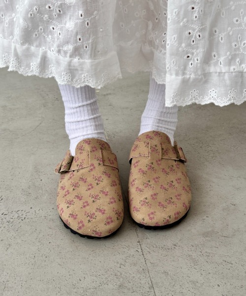 SOLLON.（ソルロン）の「小花柄クロッグシューズ（スリッポン・レディース・アイボリー/ベージュ・23.5cm/24.5cm）」の5枚目の写真