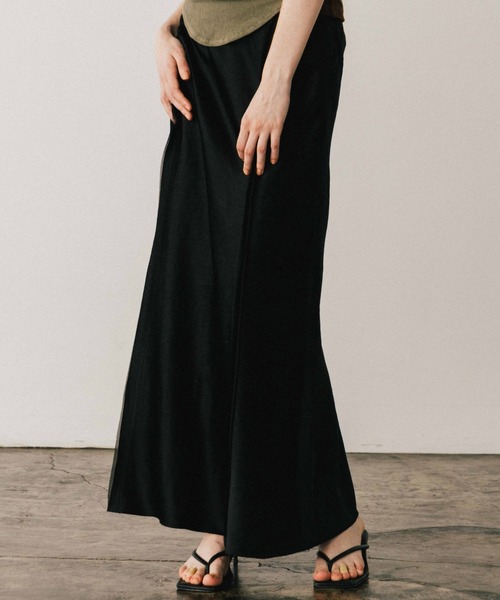 CREDONA(クレドナ)の「ACETATE LINEN SATIN SKIRT/アセテートリーンサテンスカート(スカート・レディース・ブラック/ホワイト・0/1)」の2枚目の写真