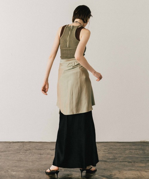 CREDONA(クレドナ)の「ACETATE LINEN SATIN SKIRT/アセテートリーンサテンスカート(スカート・レディース・ブラック/ホワイト・0/1)」の5枚目の写真