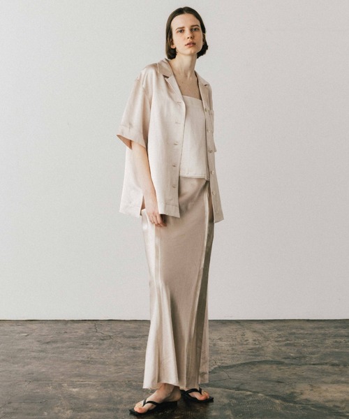 CREDONA(クレドナ)の「ACETATE LINEN SATIN SKIRT/アセテートリーンサテンスカート(スカート・レディース・ブラック/ホワイト・0/1)」の7枚目の写真