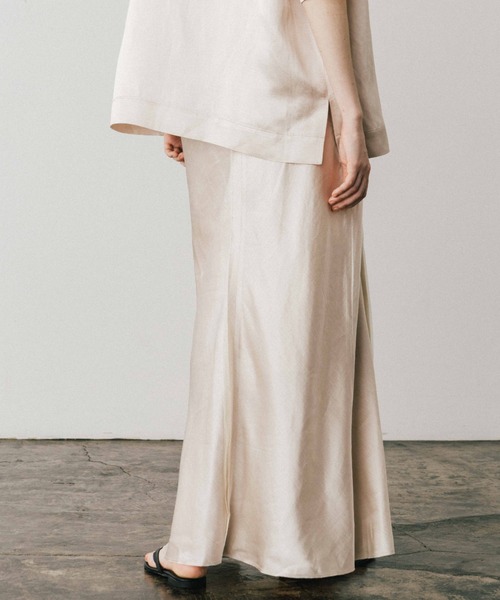 CREDONA(クレドナ)の「ACETATE LINEN SATIN SKIRT/アセテートリーンサテンスカート(スカート・レディース・ブラック/ホワイト・0/1)」の13枚目の写真