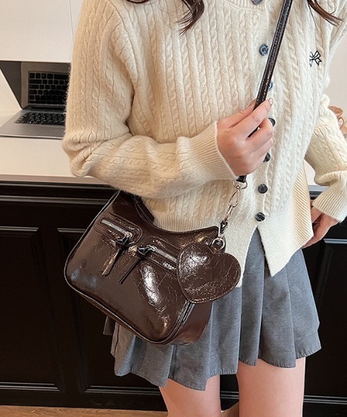 yuue' ( wear )(ユーイ)の「2WAYハートチャームショルダーバッグ(ショルダーバッグ・レディース・ブラック/アイボリー/ダークブラウン・FREE)」の18枚目の写真