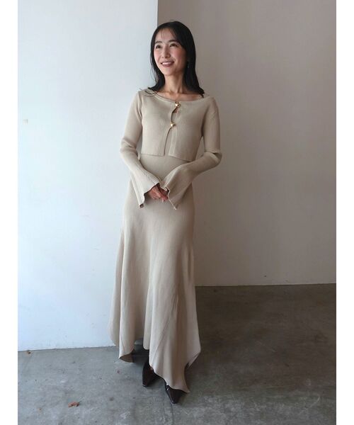 LAGUNAMOON(ラグナムーン)の「ボタンカーデセットニットワンピース(ワンピース・レディース・アイボリー/チャコールグレー・SMALL/MEDIUM)」の4枚目の写真