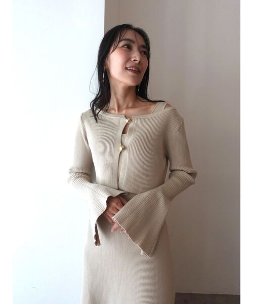 LAGUNAMOON(ラグナムーン)の「ボタンカーデセットニットワンピース(ワンピース・レディース・アイボリー/チャコールグレー・SMALL/MEDIUM)」の5枚目の写真