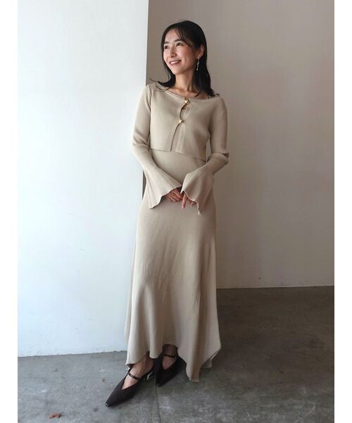 LAGUNAMOON(ラグナムーン)の「ボタンカーデセットニットワンピース(ワンピース・レディース・アイボリー/チャコールグレー・SMALL/MEDIUM)」の6枚目の写真