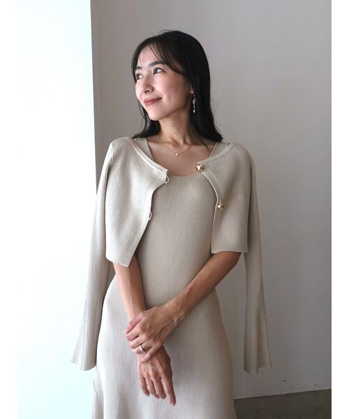 LAGUNAMOON(ラグナムーン)の「ボタンカーデセットニットワンピース(ワンピース・レディース・アイボリー/チャコールグレー・SMALL/MEDIUM)」の8枚目の写真