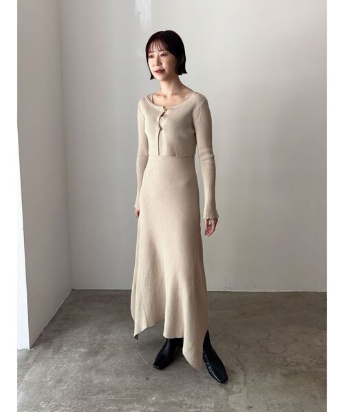 LAGUNAMOON(ラグナムーン)の「ボタンカーデセットニットワンピース(ワンピース・レディース・アイボリー/チャコールグレー・SMALL/MEDIUM)」の19枚目の写真