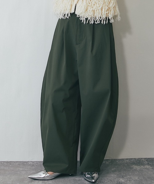 ANOTHER S（アナザーエス）の「ミリタリーツイルサイドタックコクーンパンツ（チノパンツ・レディース・ブラック/アイボリー/ダークグリーン・FREE）」の3枚目の写真