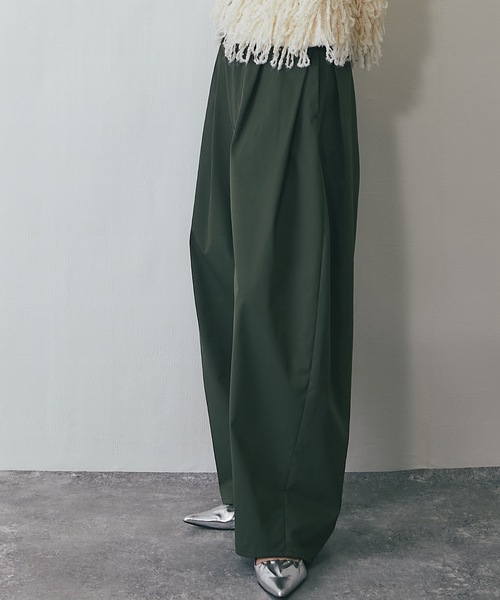 ANOTHER S（アナザーエス）の「ミリタリーツイルサイドタックコクーンパンツ（チノパンツ・レディース・ブラック/アイボリー/ダークグリーン・FREE）」の11枚目の写真