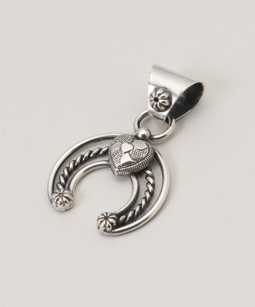 Spick & Span(スピックアンドスパン)の「ERICKA NICOLAS BEGAY/エリッカ ニコラス ビゲイ NAJA3(チャーム・レディース・シルバー・FREE)」の1枚目の写真