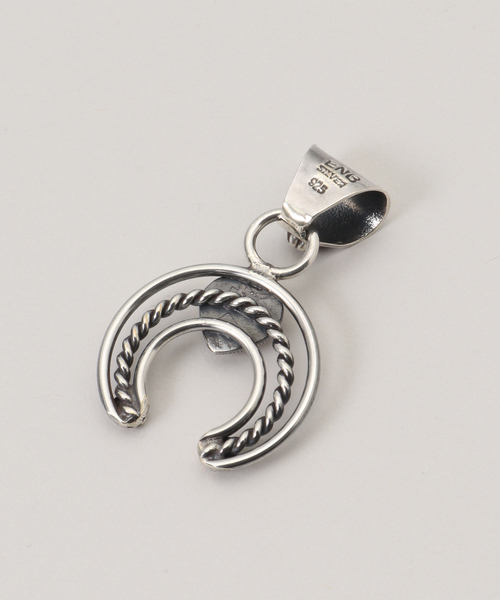 Spick & Span(スピックアンドスパン)の「ERICKA NICOLAS BEGAY/エリッカ ニコラス ビゲイ NAJA3(チャーム・レディース・シルバー・FREE)」の2枚目の写真