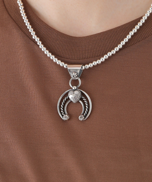 Spick & Span(スピックアンドスパン)の「ERICKA NICOLAS BEGAY/エリッカ ニコラス ビゲイ NAJA3(チャーム・レディース・シルバー・FREE)」の5枚目の写真