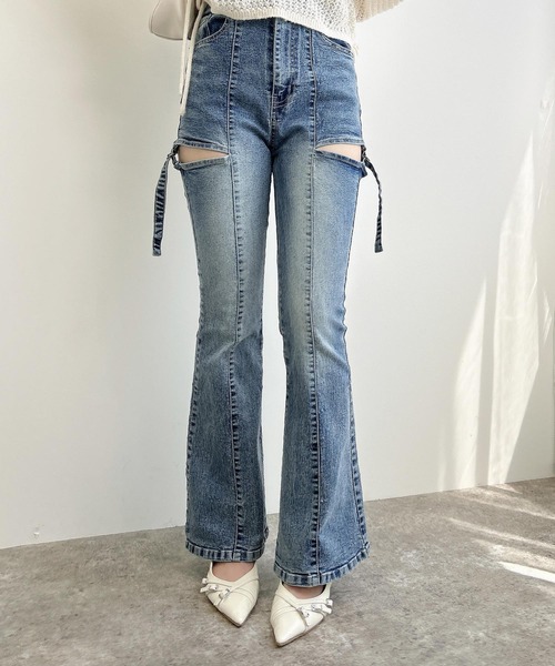 INGNI(イング)の「サイドスリットベルト付フレアデニム(デニムパンツ・レディース・ブルー系その他・M/S)」の2枚目の写真