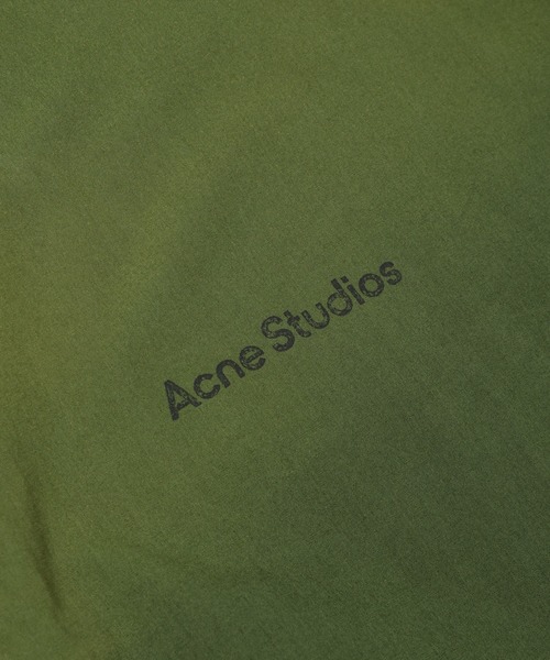 Acne Studios(アクネストゥディオズ)の「FN-MN-OUTW001264(ナイロンジャケット・メンズ・ブラック/グリーン系その他/ブルー系その他・48/46)」の11枚目の写真