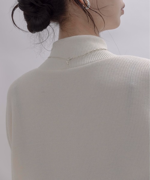 Eimee Law(エイミーロウ)の「ベロアフリルハイネックトップス(その他トップス・レディース・アイボリー/ブラウン/ブラック・FREE)」の4枚目の写真