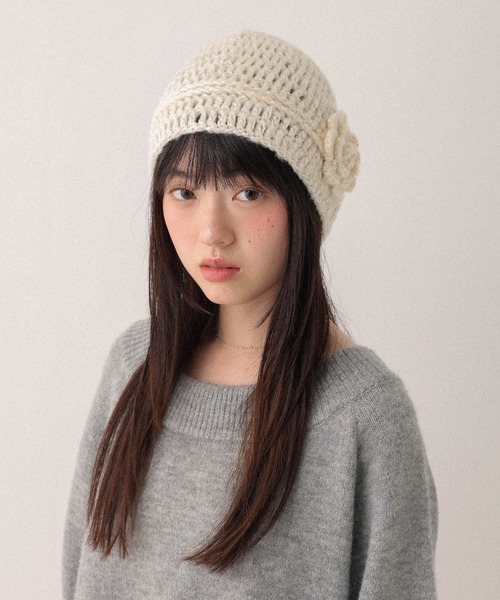 Heather(ヘザー)の「フラワーニットビーニー 602807(ニットキャップ/ビーニー・レディース・グレー/アイボリー・ONE SIZE)」の16枚目の写真