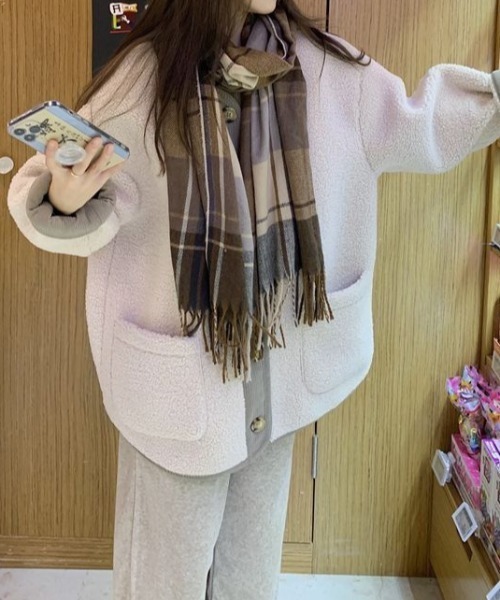 Teem Store(チームストア)の「【再入荷】【オーバーサイズ】【ボア切り替え配色】カラーレスボアノーカラージャケット(ノーカラージャケット・レディース・アイボリー・F)」の2枚目の写真