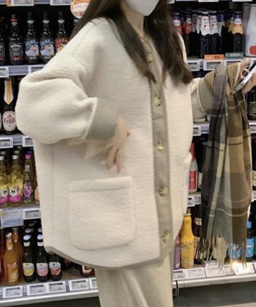 Teem Store(チームストア)の「【再入荷】【オーバーサイズ】【ボア切り替え配色】カラーレスボアノーカラージャケット(ノーカラージャケット・レディース・アイボリー・F)」の4枚目の写真