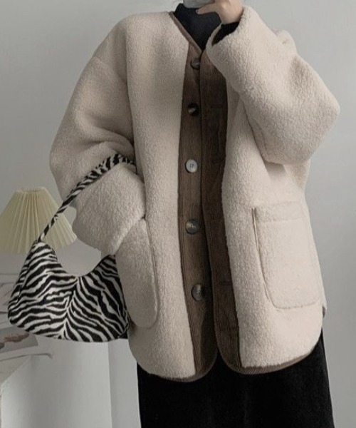 Teem Store(チームストア)の「【再入荷】【オーバーサイズ】【ボア切り替え配色】カラーレスボアノーカラージャケット(ノーカラージャケット・レディース・アイボリー・F)」の10枚目の写真