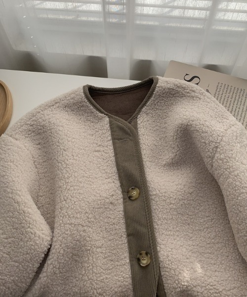Teem Store(チームストア)の「【再入荷】【オーバーサイズ】【ボア切り替え配色】カラーレスボアノーカラージャケット(ノーカラージャケット・レディース・アイボリー・F)」の7枚目の写真