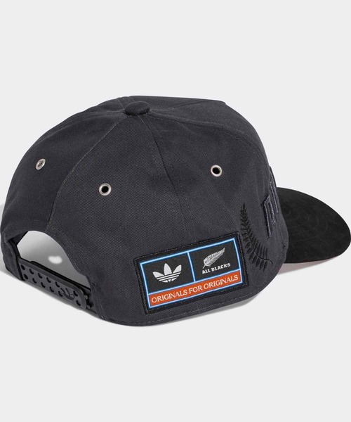 adidas(アディダス)の「ORIGINALS × オールブラックス スナップバック トラッカーキャップ / アディダスオリジナルス adidas Originals(キャップ・メンズ・グレー・X-LARGE/S/LARGE)」の3枚目の写真