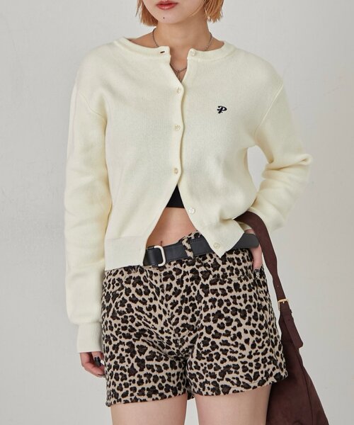 WHO'S WHO gallery（フーズフーギャラリー）の「ワンポイントクルーカーデ（カーディガン/ボレロ・レディース・グレー/ブラック/アイボリー/ホワイト/レッド/ネイビー・FREE）」の3枚目の写真