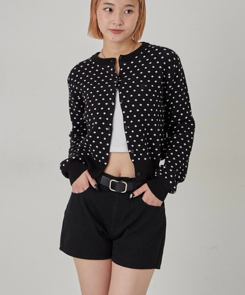 WHO'S WHO gallery（フーズフーギャラリー）の「ワンポイントクルーカーデ（カーディガン/ボレロ・レディース・グレー/ブラック/アイボリー/ホワイト/レッド/ネイビー・FREE）」の7枚目の写真