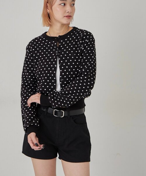 WHO'S WHO gallery（フーズフーギャラリー）の「ワンポイントクルーカーデ（カーディガン/ボレロ・レディース・グレー/ブラック/アイボリー/ホワイト/レッド/ネイビー・FREE）」の8枚目の写真